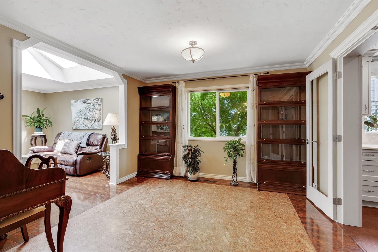 Listing Image 8