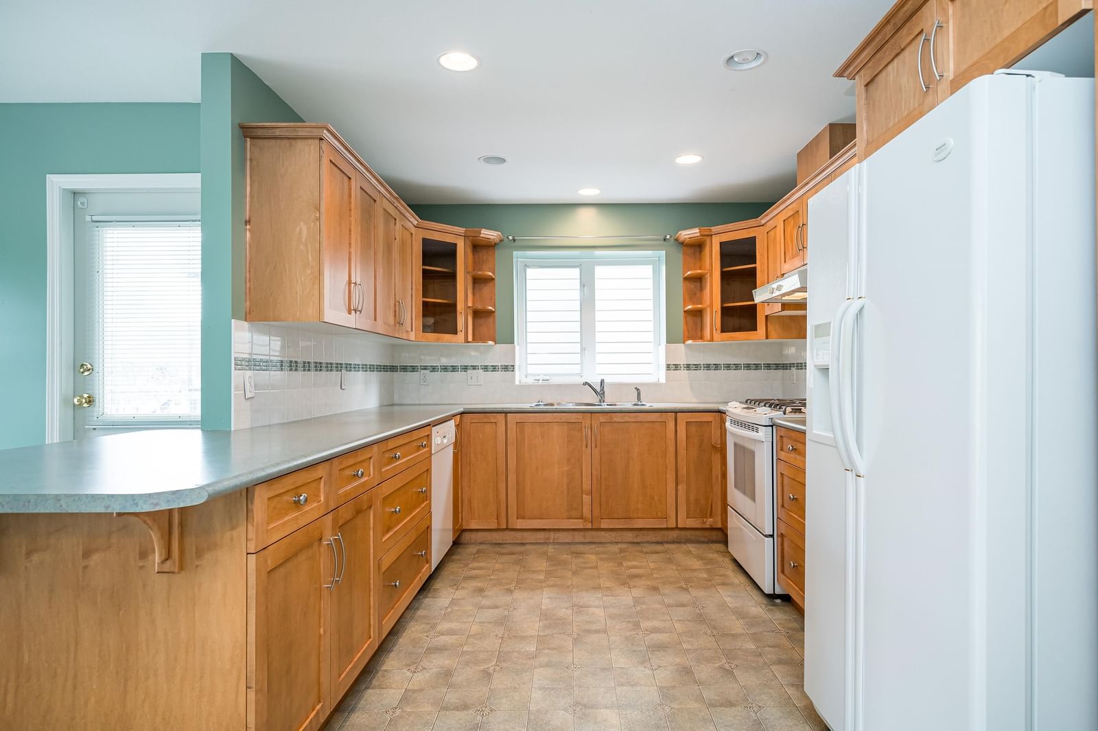 Listing Image 12