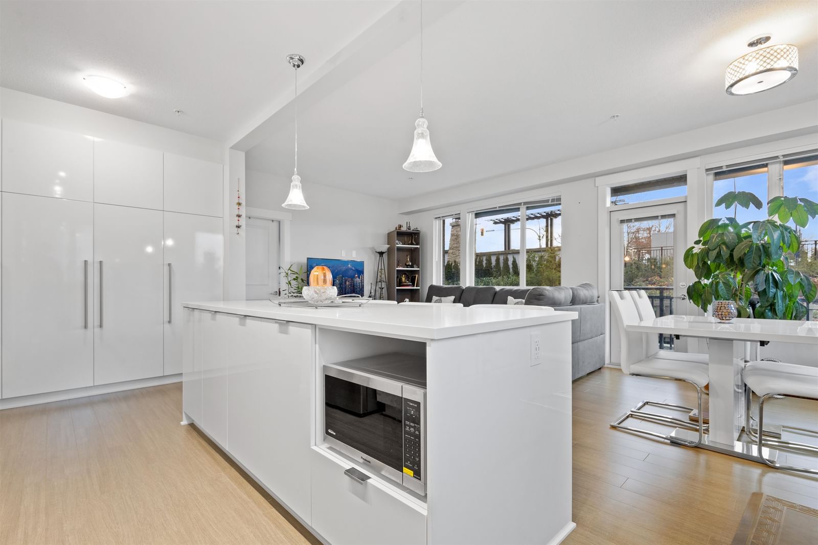 Listing Image 12