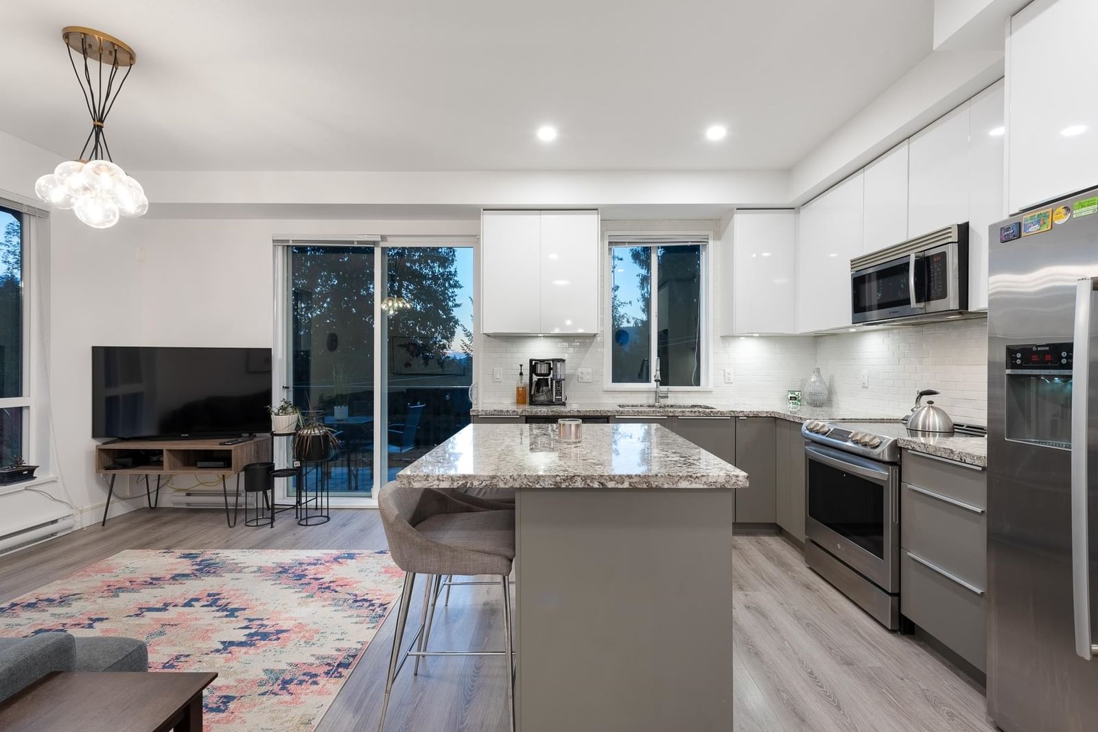 Listing Image 10