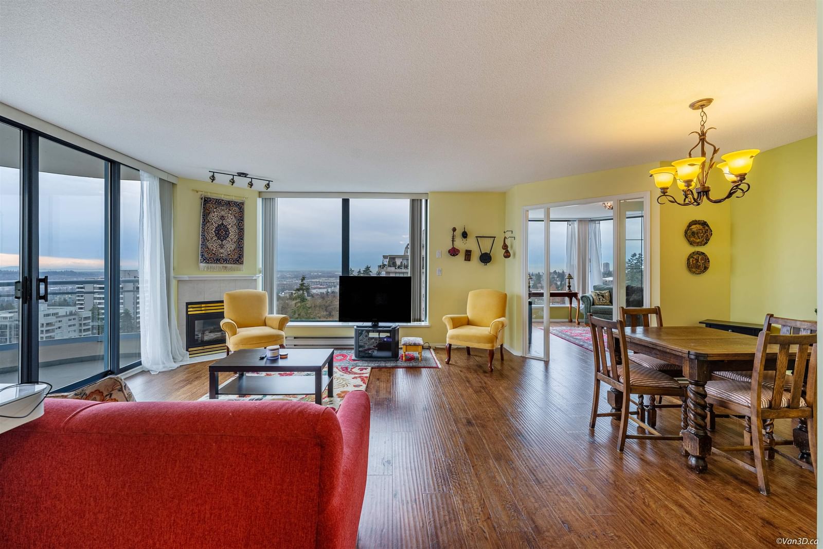 Listing Image 4