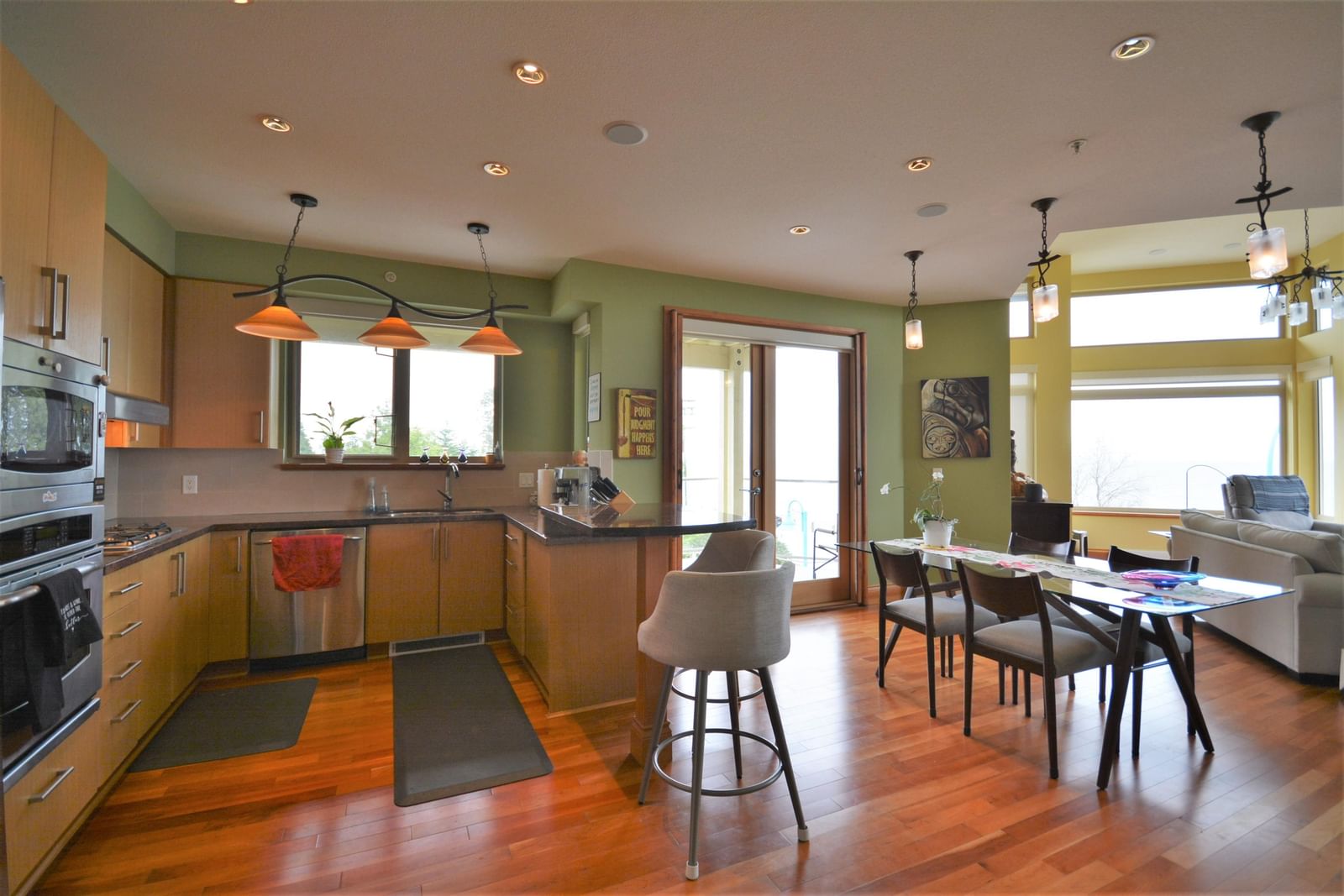 Listing Image 11