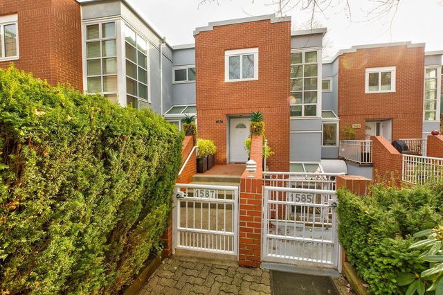 1587 Mariner Walk