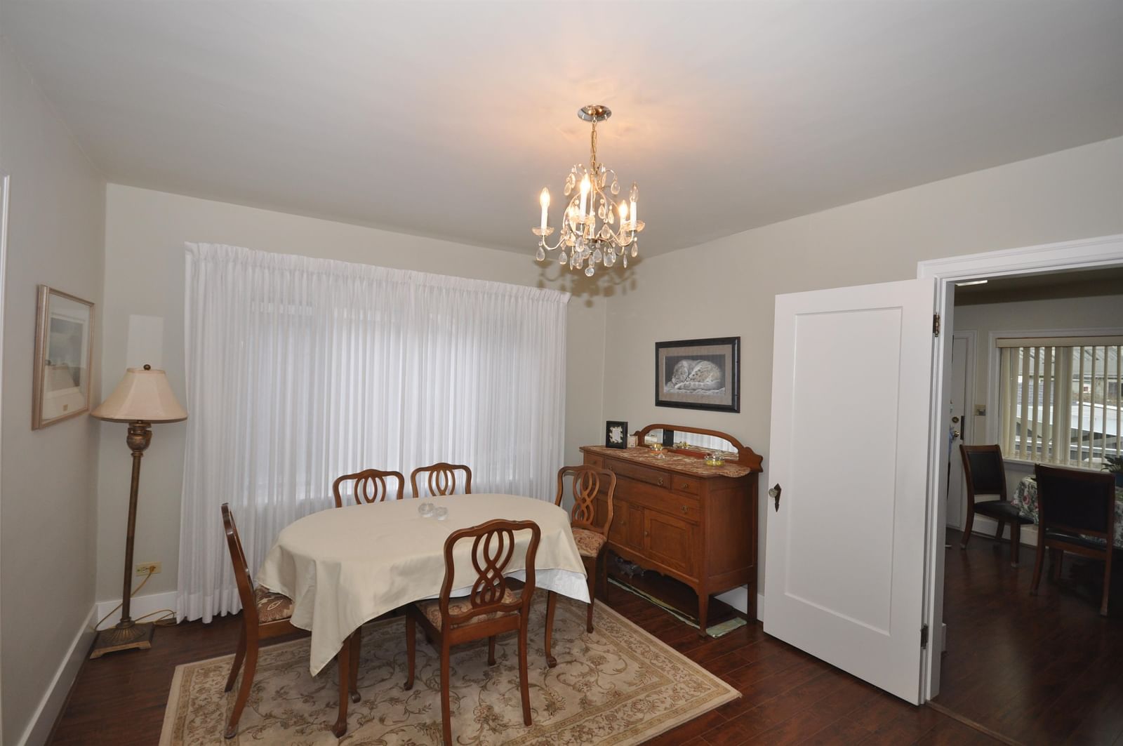 Listing Image 4