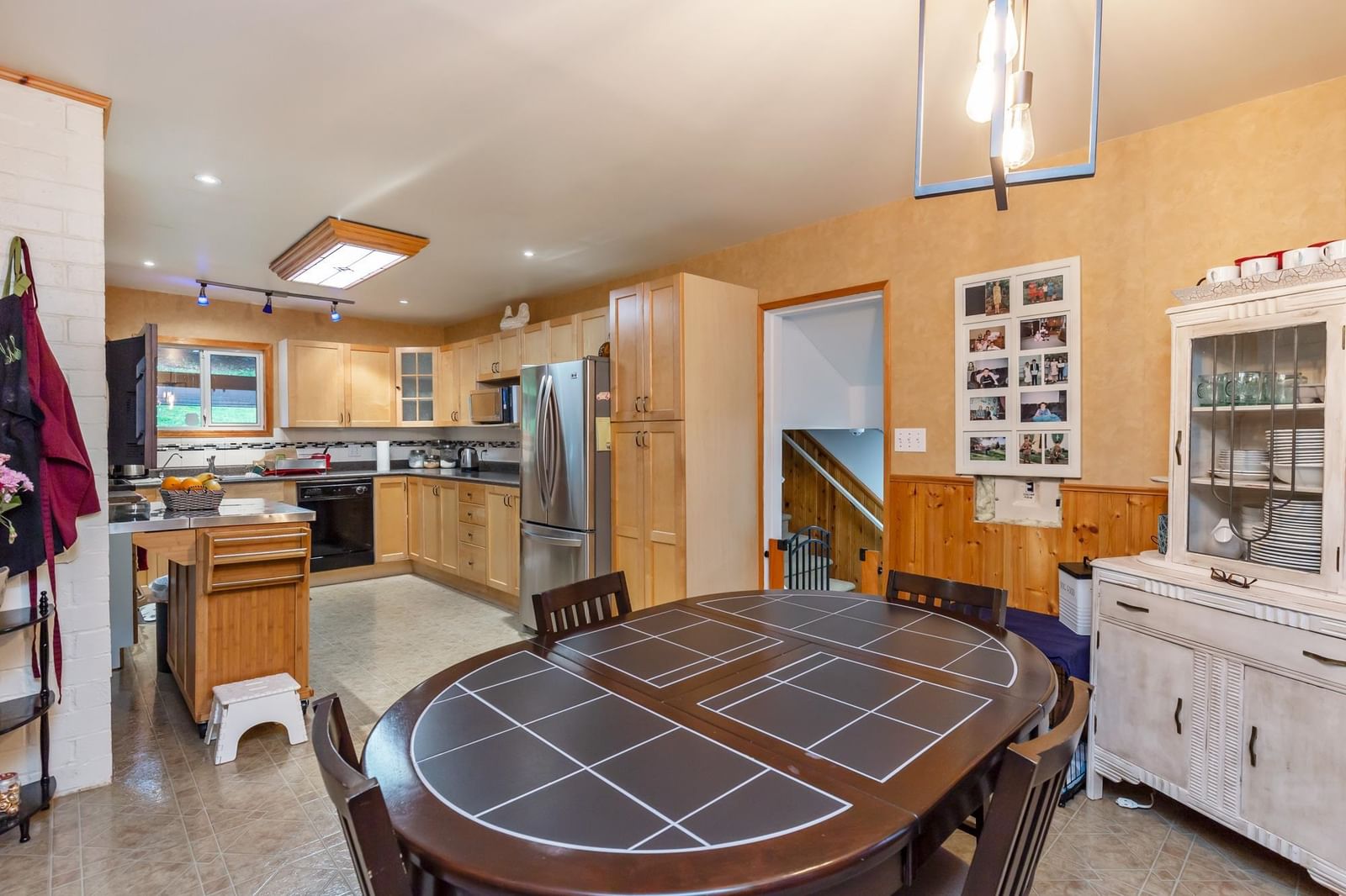 Listing Image 4