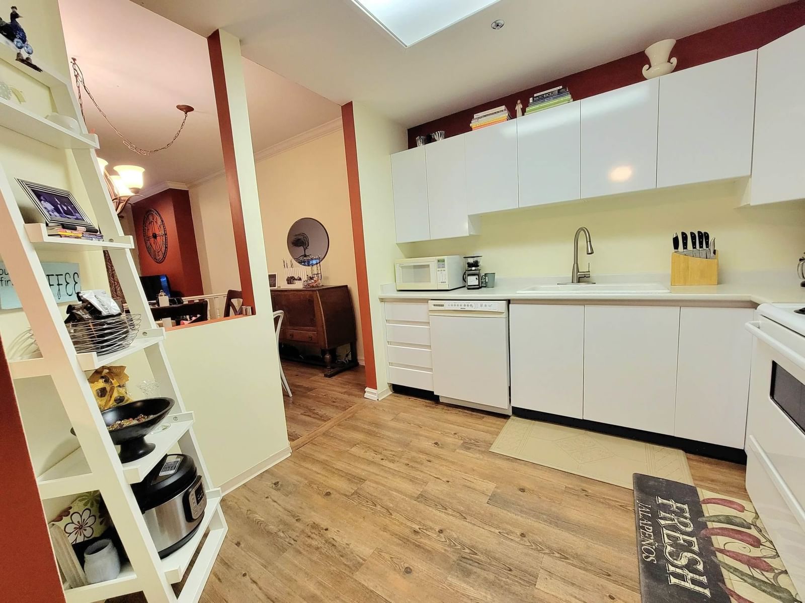 Listing Image 5