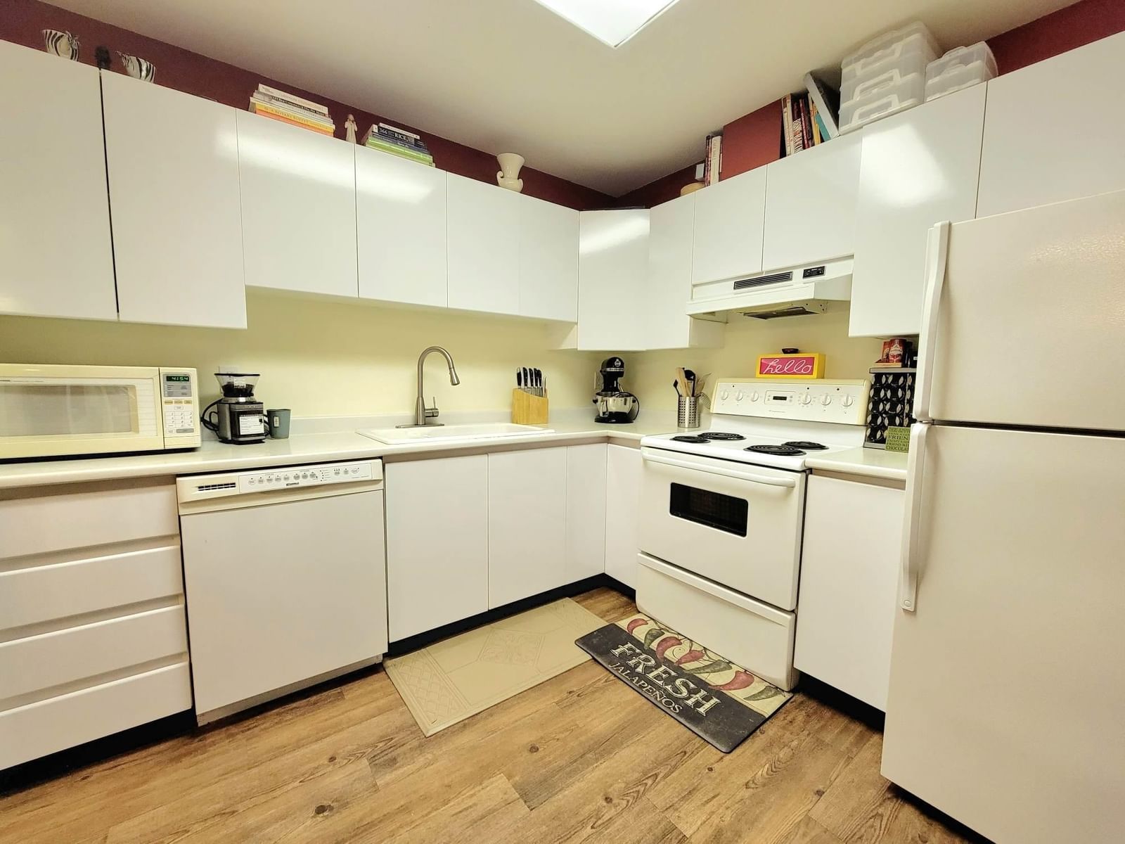 Listing Image 6