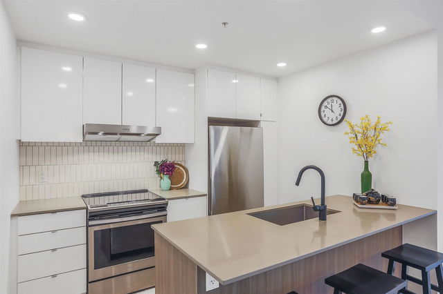 201 - 32828 Landeau Place