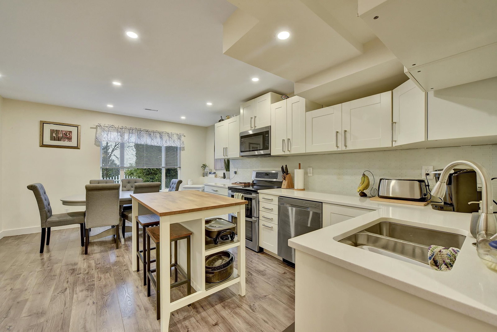 Listing Image 6