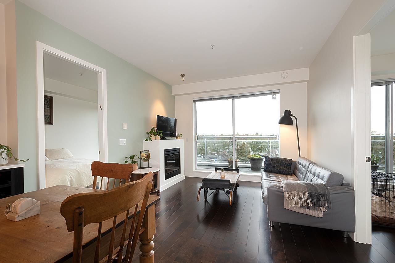 Listing Image 5