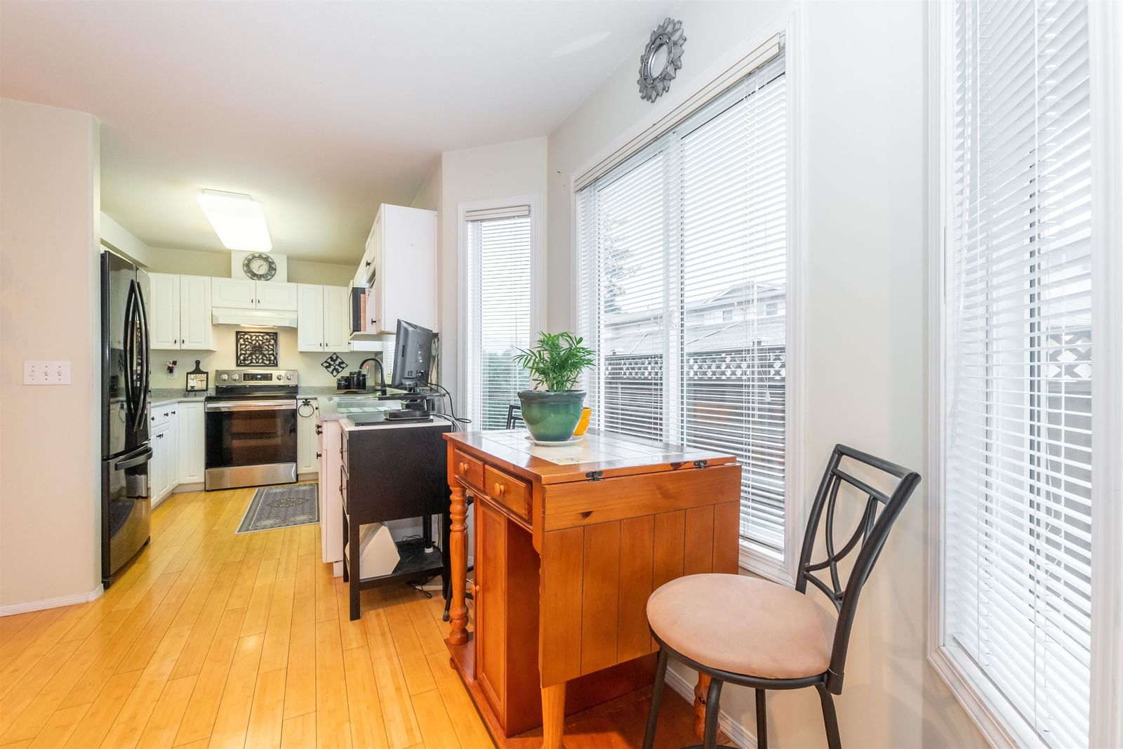 Listing Image 10