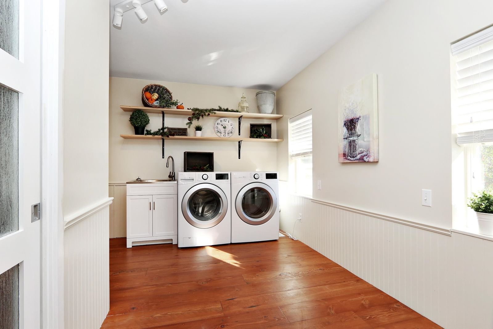 Listing Image 12