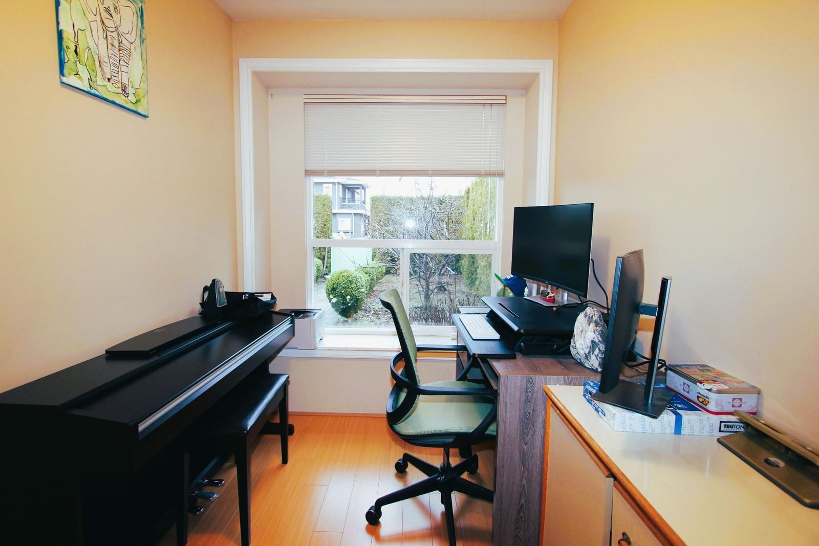 Listing Image 4