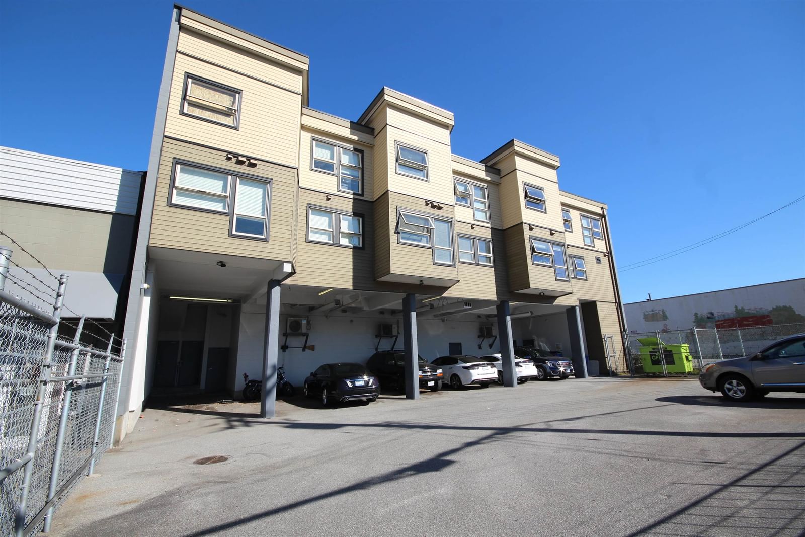 Listing Image 18