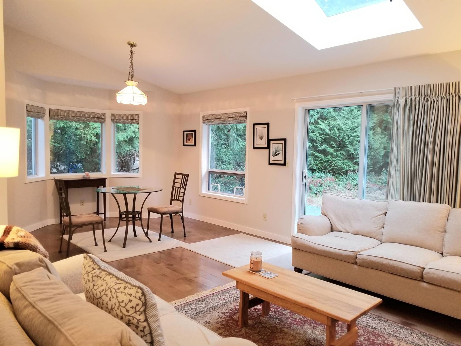 Listing Image 4
