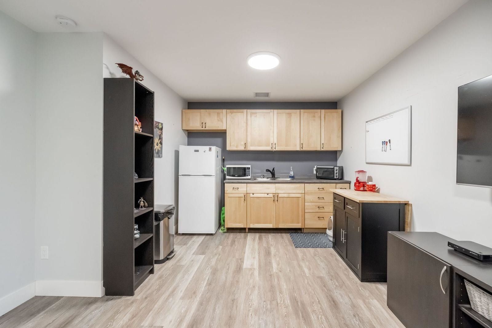 Listing Image 21