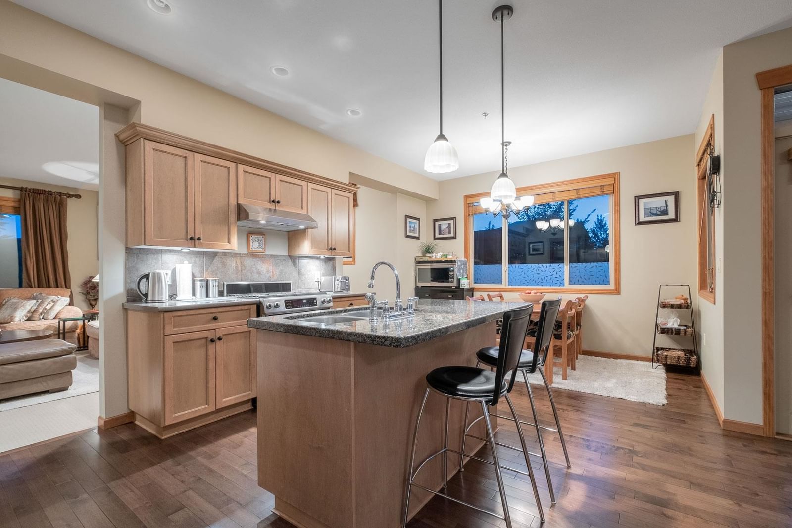 Listing Image 12