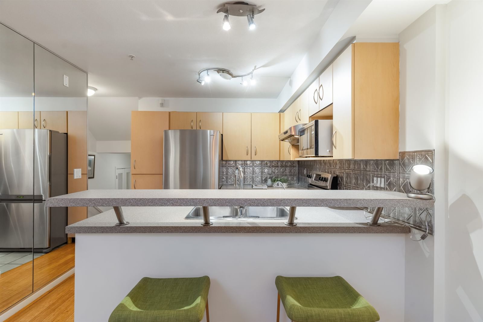 Listing Image 9