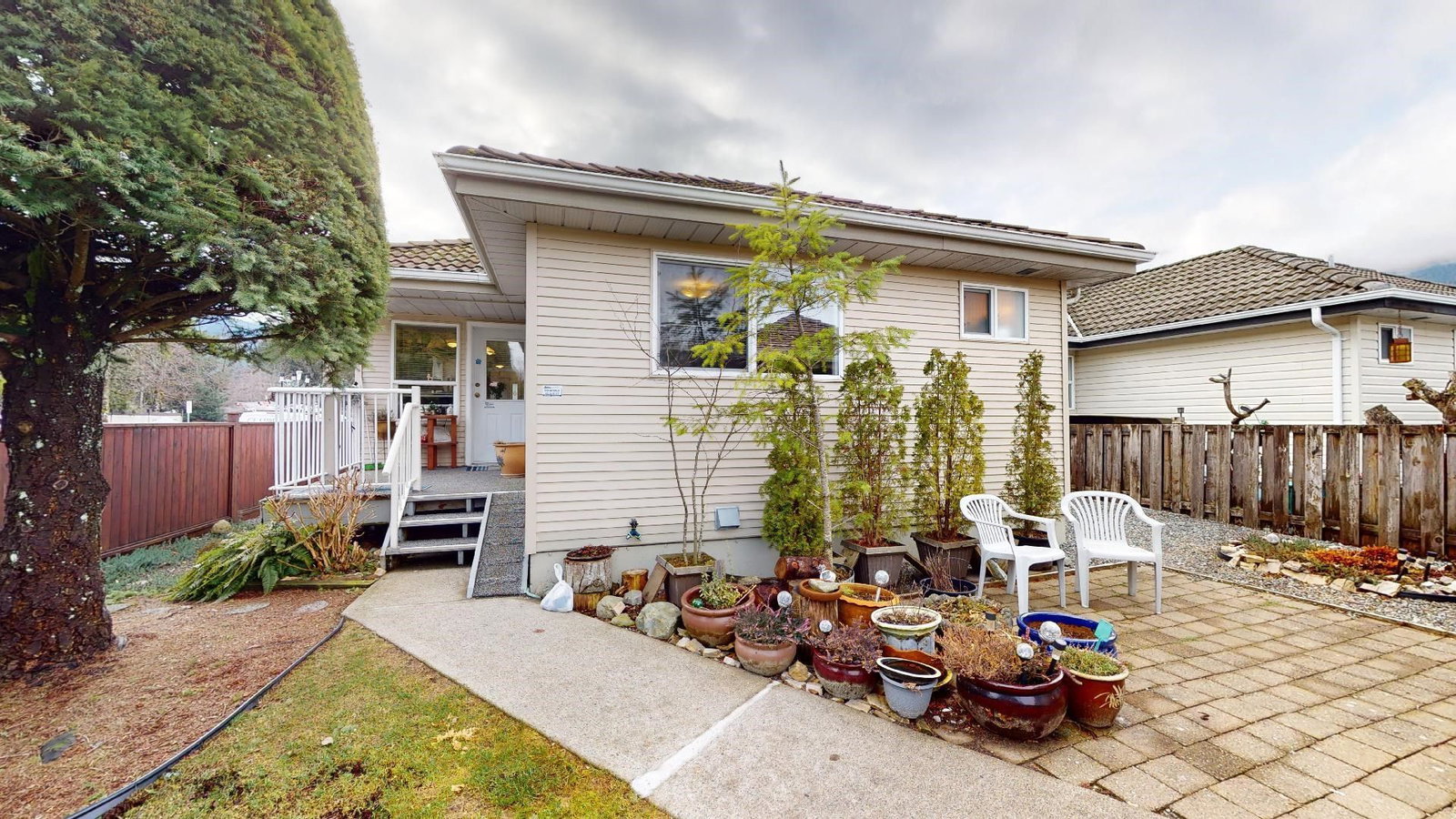 Listing Image 4