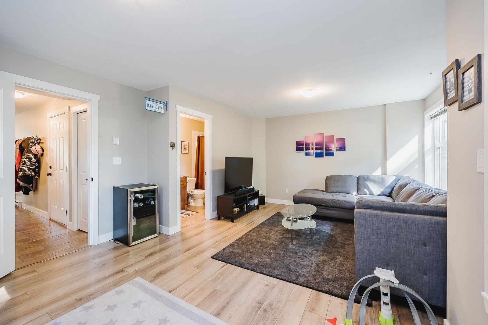 Listing Image 6