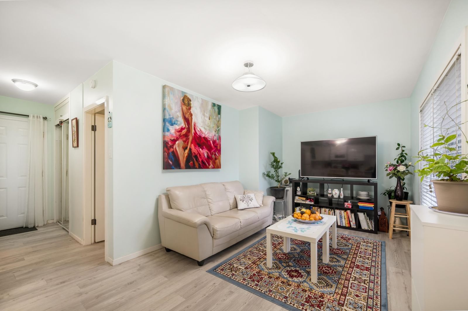 Listing Image 10