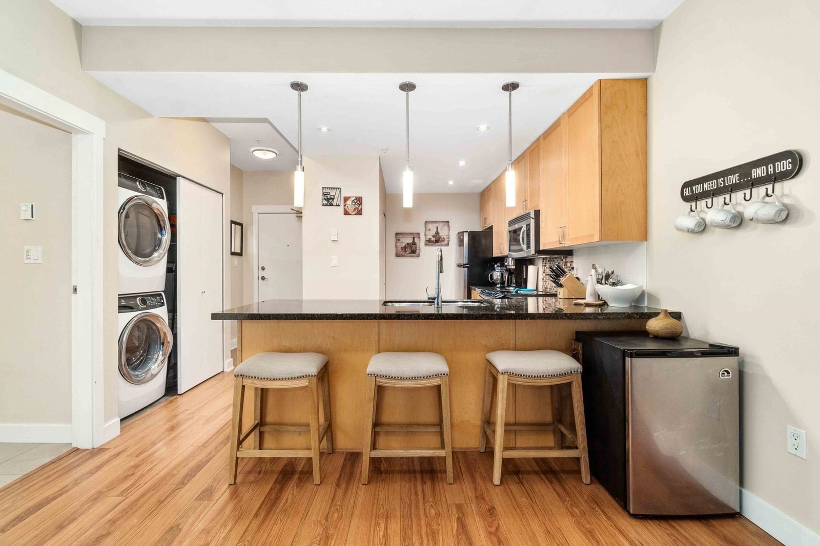 Listing Image 8