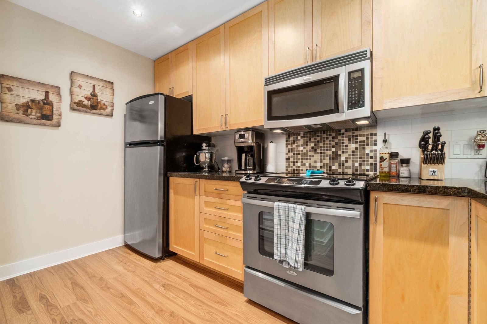 Listing Image 9