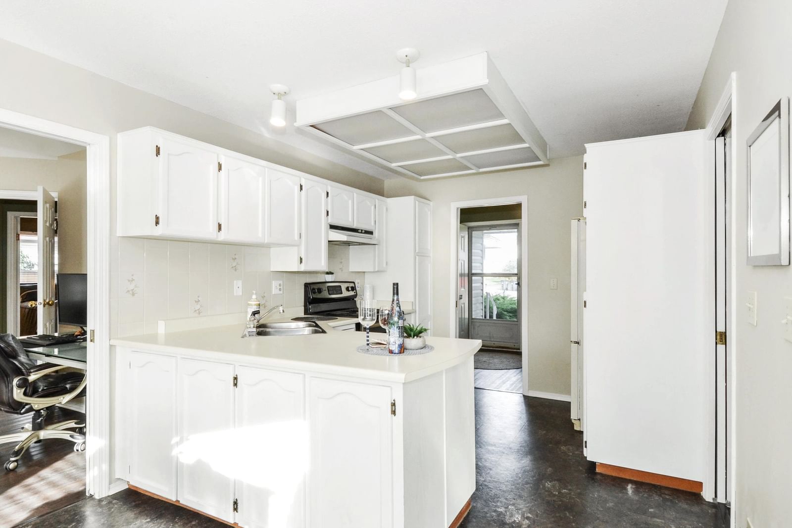 Listing Image 9