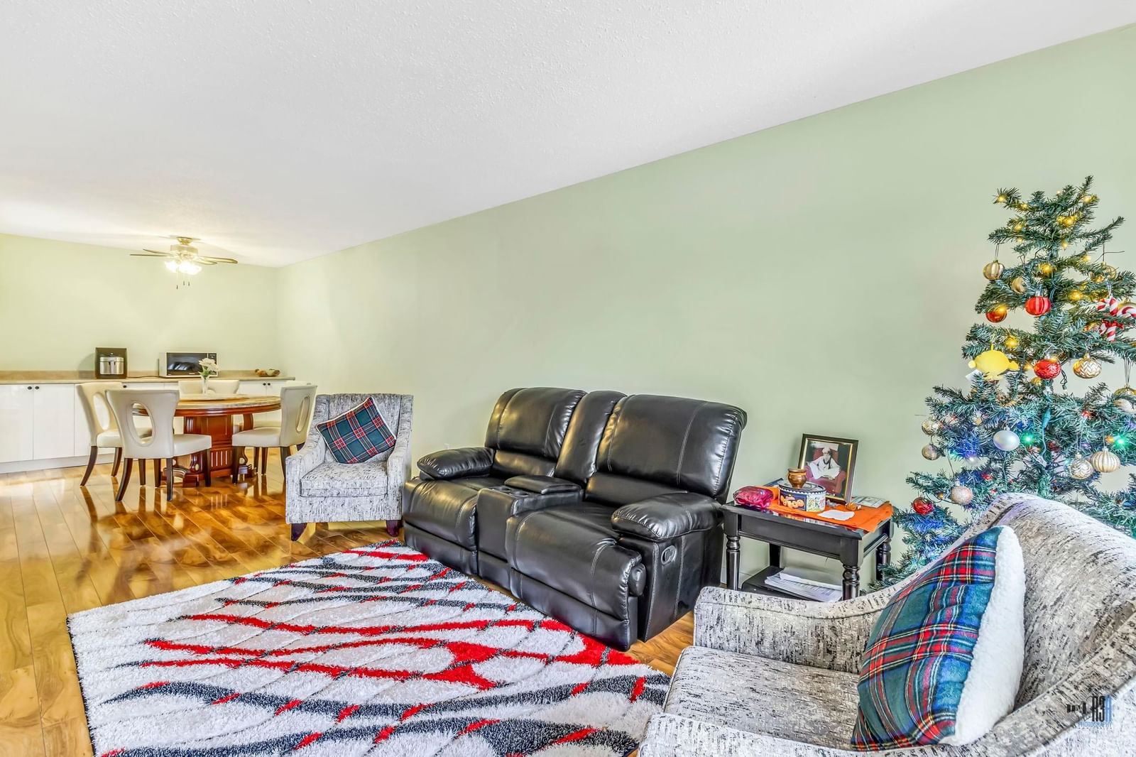 Listing Image 12