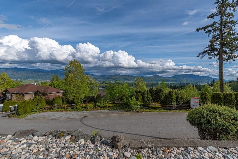 36111 Spyglass Lane, Abbotsford, V3G 2W7 | Image 2