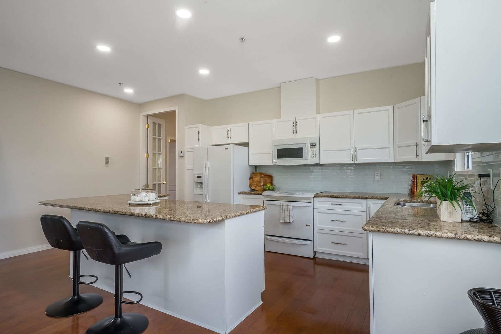 Listing Image 15