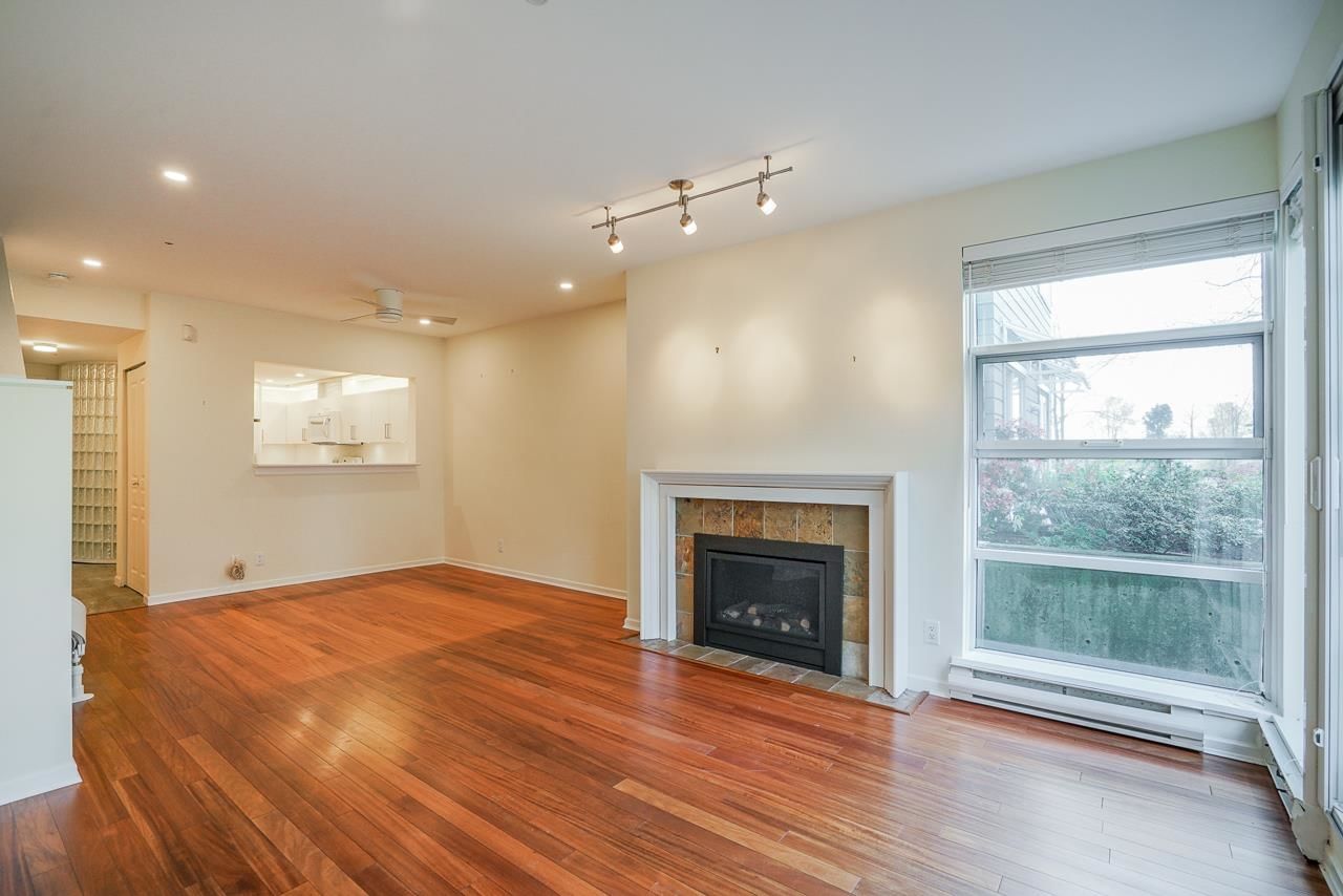 Listing Image 8
