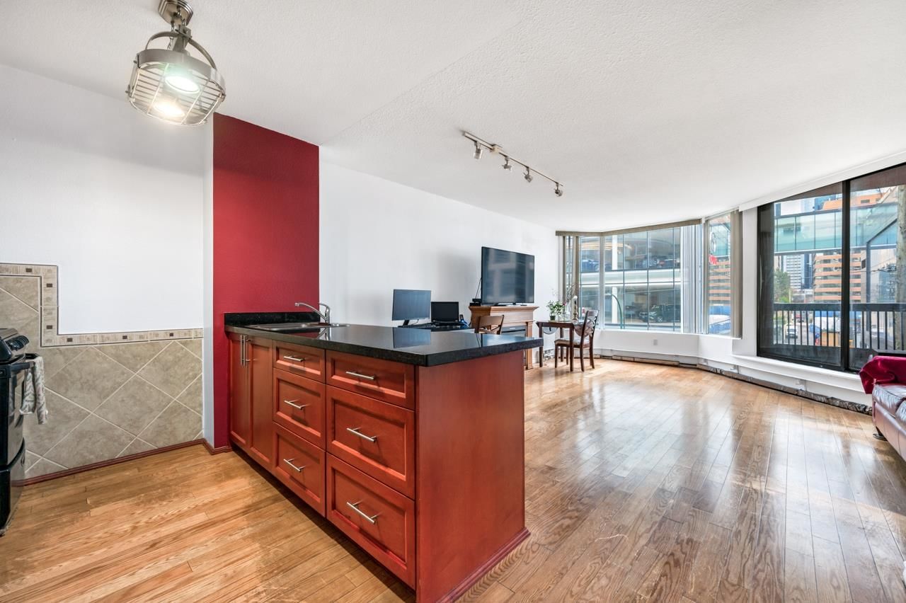 Listing Image 5