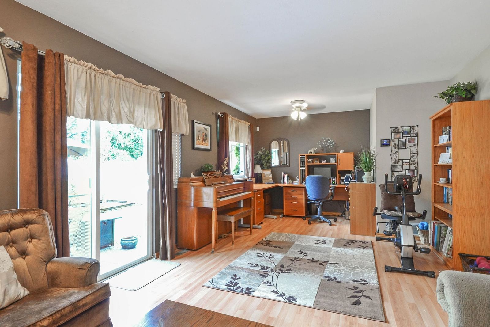 Listing Image 4