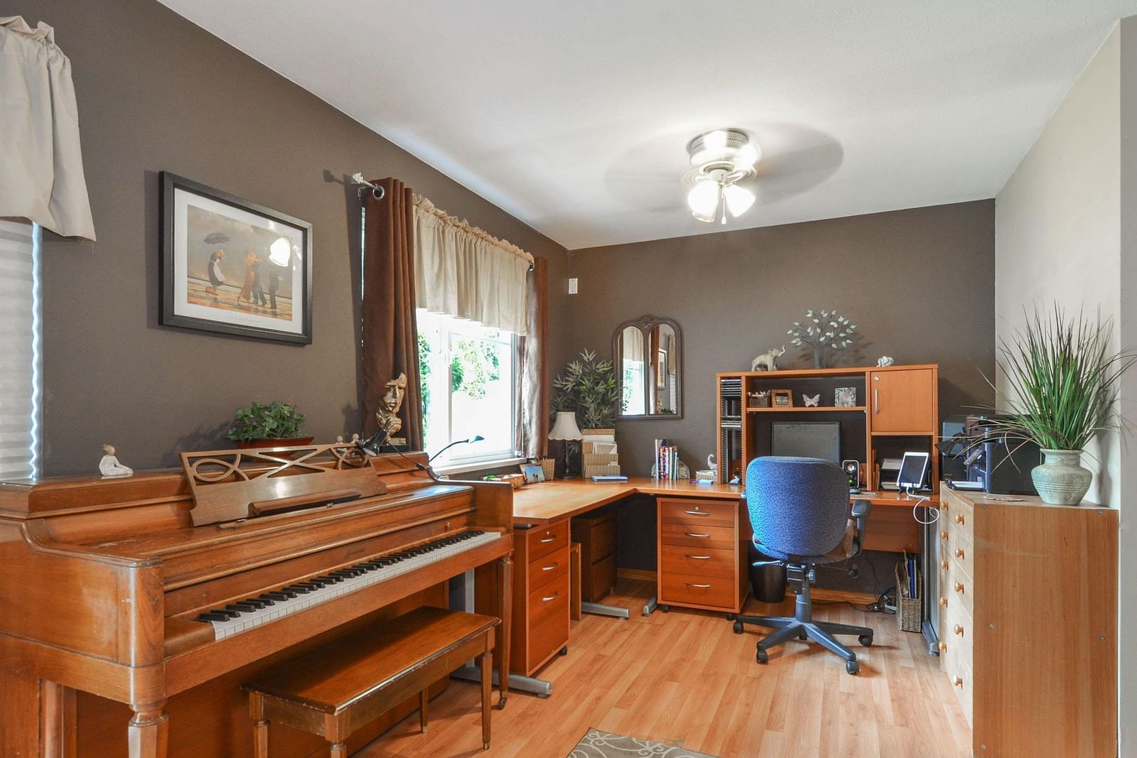 Listing Image 5