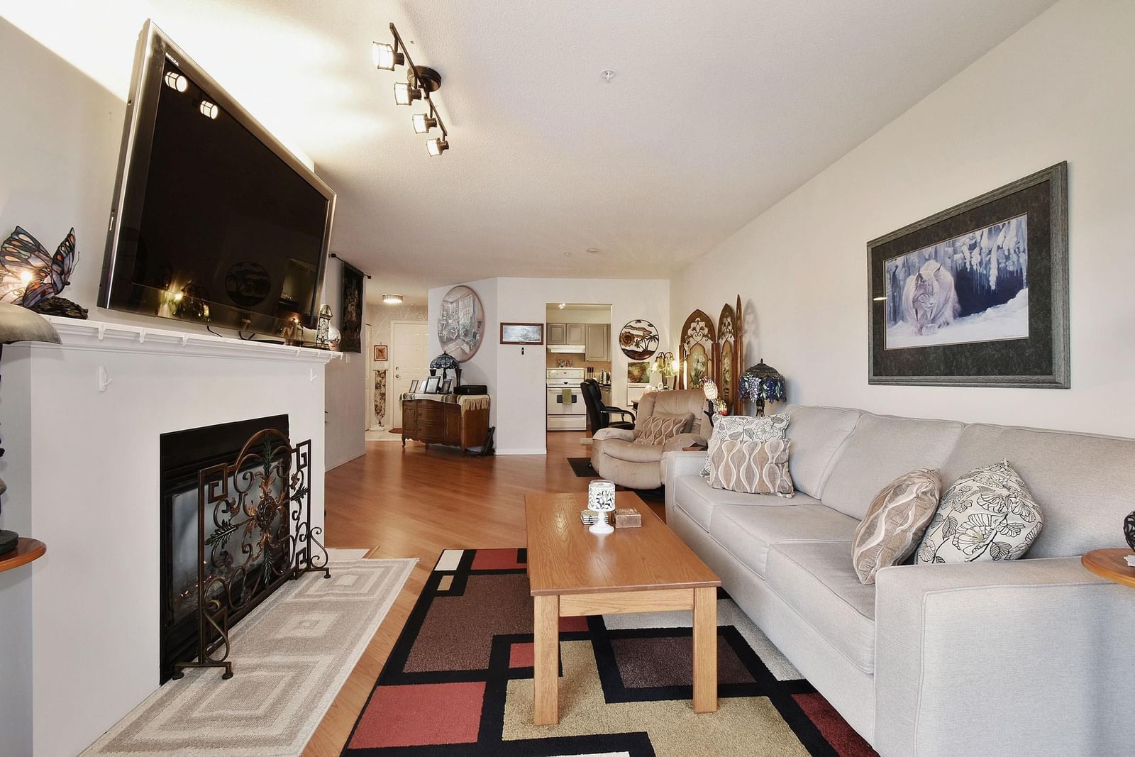 Listing Image 4