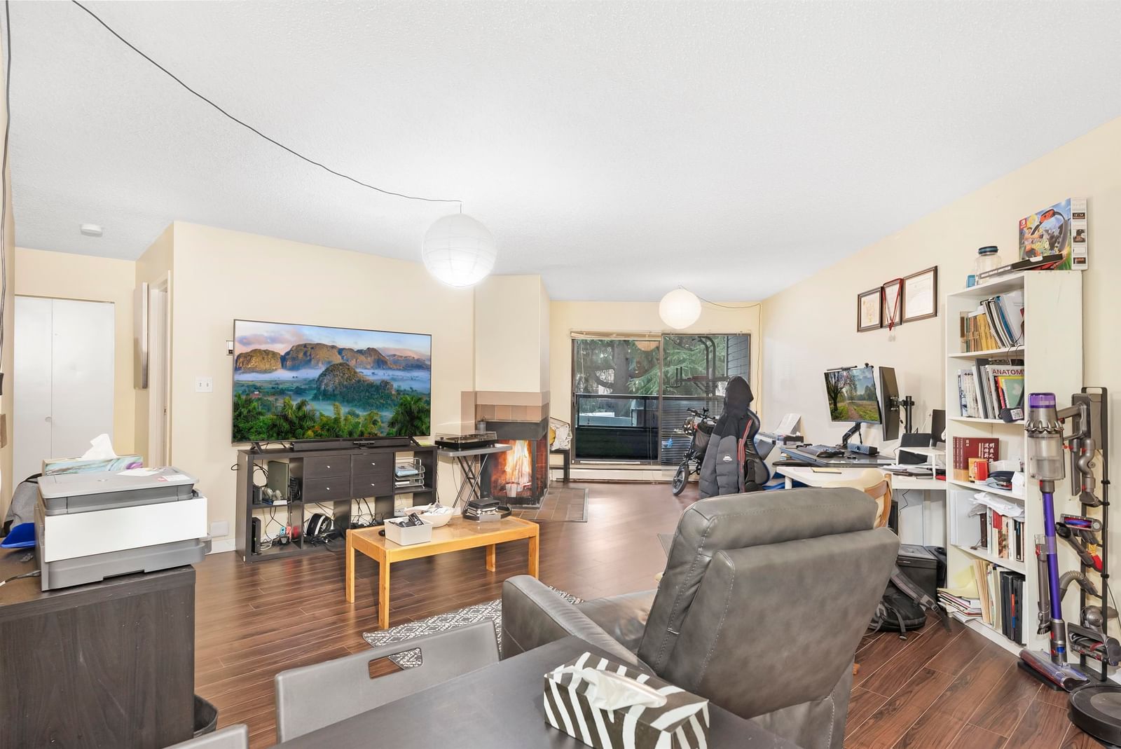 Listing Image 5