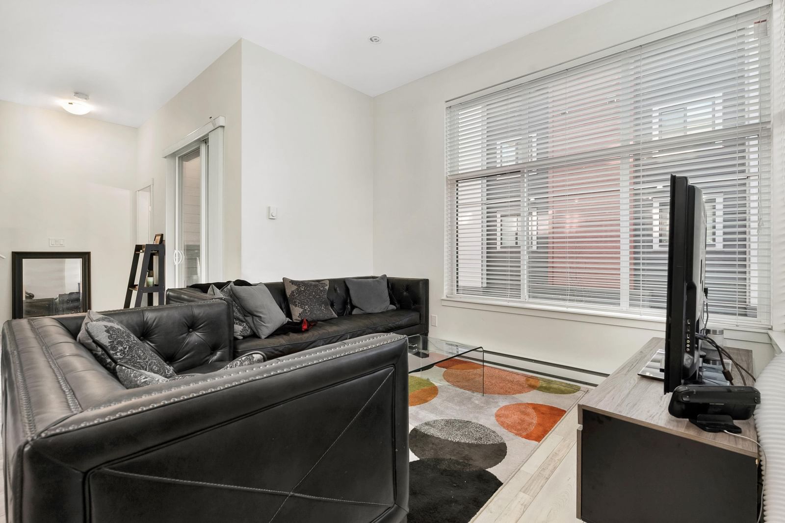Listing Image 8