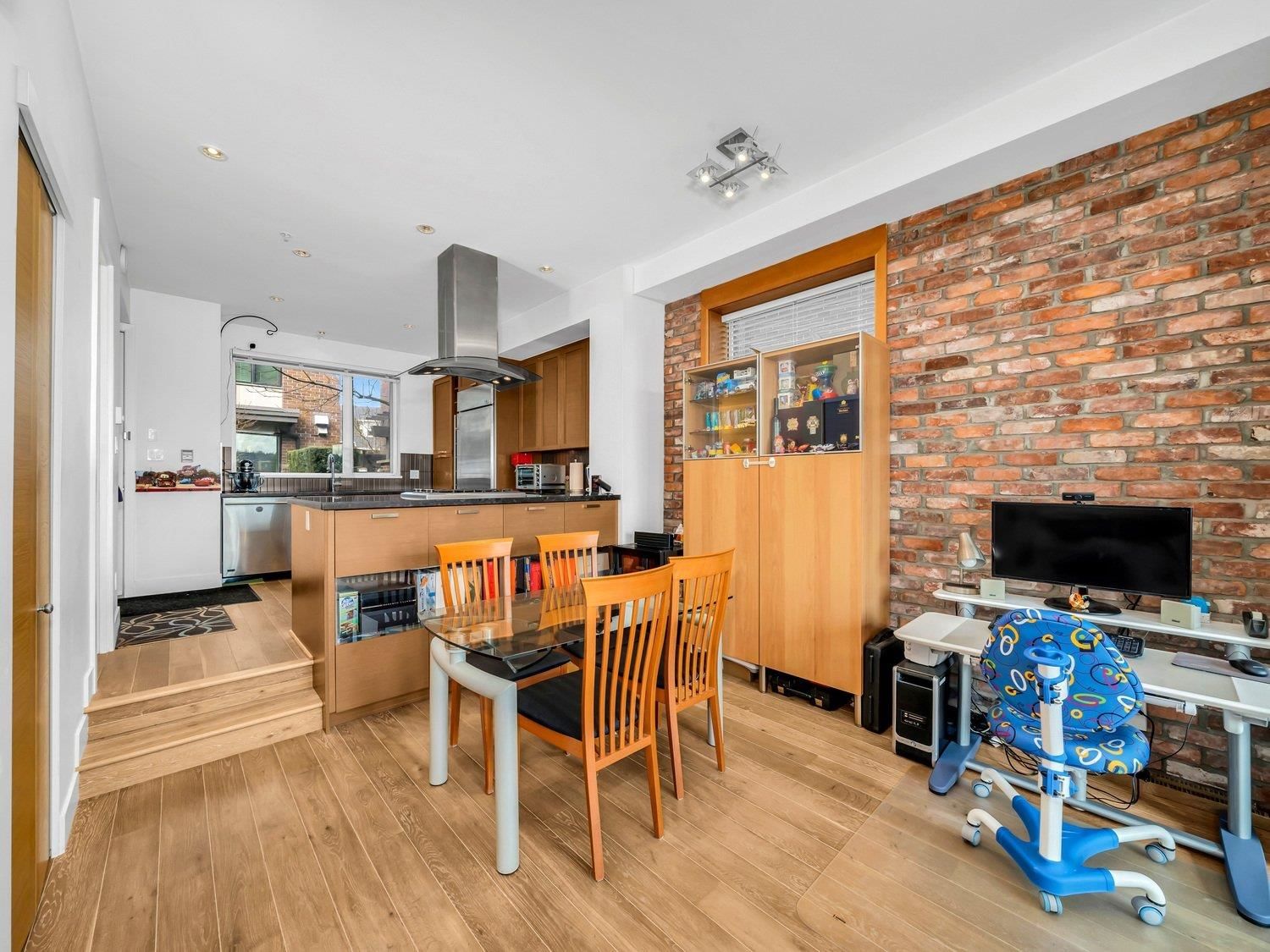 Listing Image 3