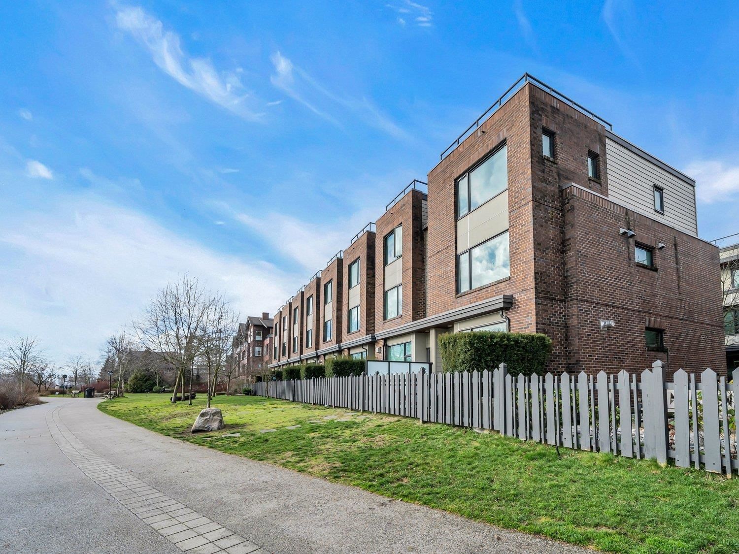 Listing Image 6
