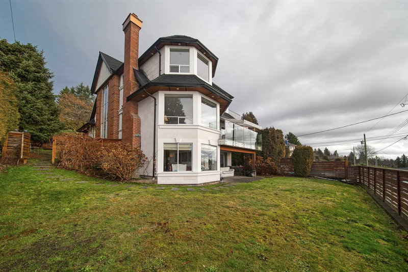 2198 Rosebery Avenue, West Vancouver, V7V 2Z7 | Image 2