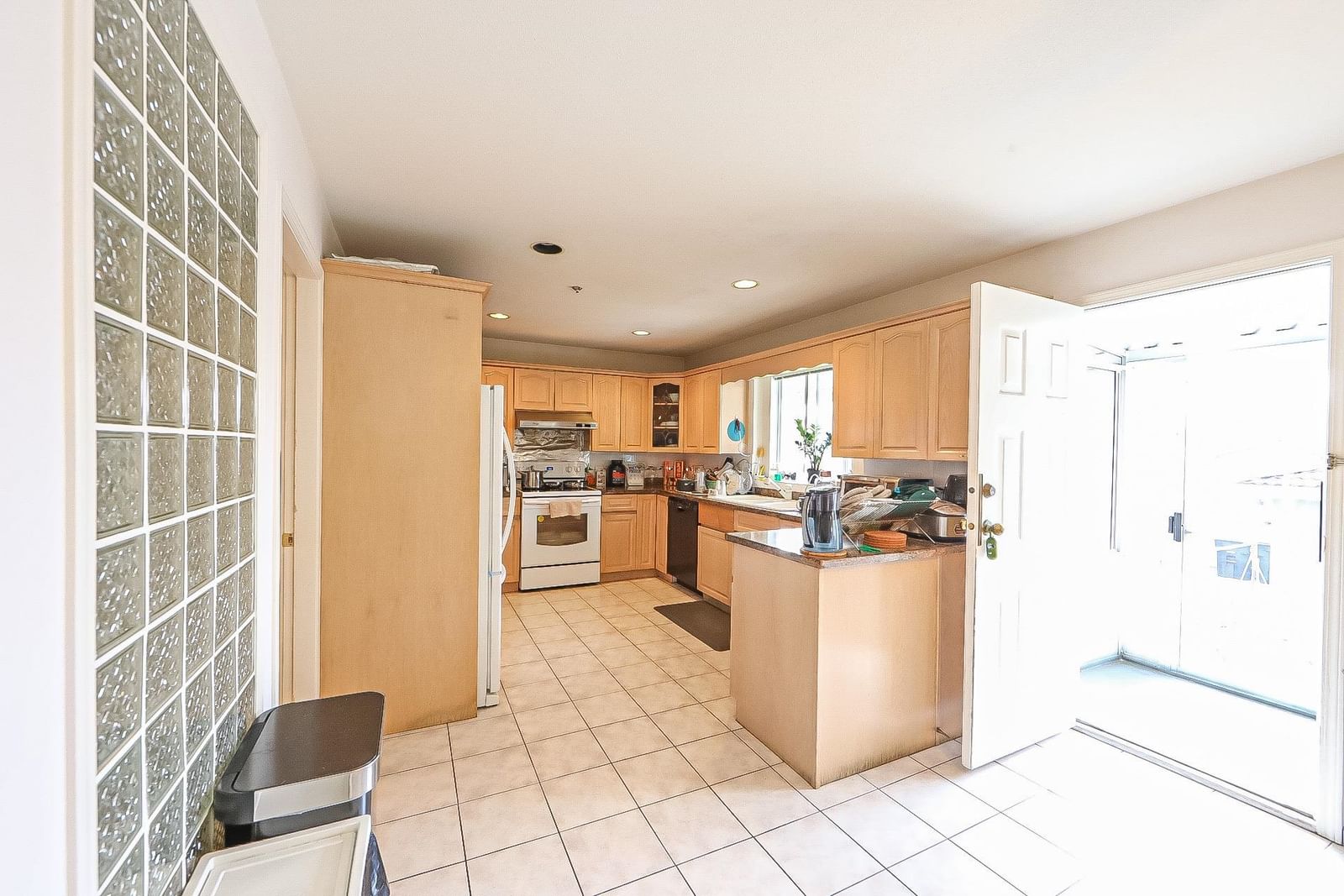 Listing Image 5