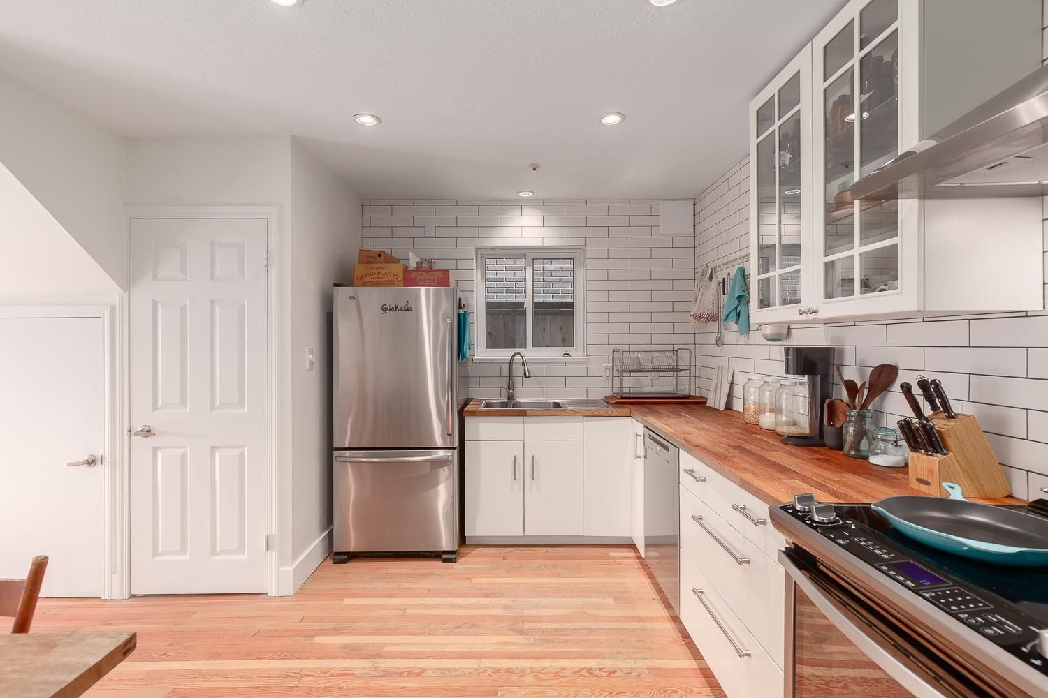 Listing Image 11