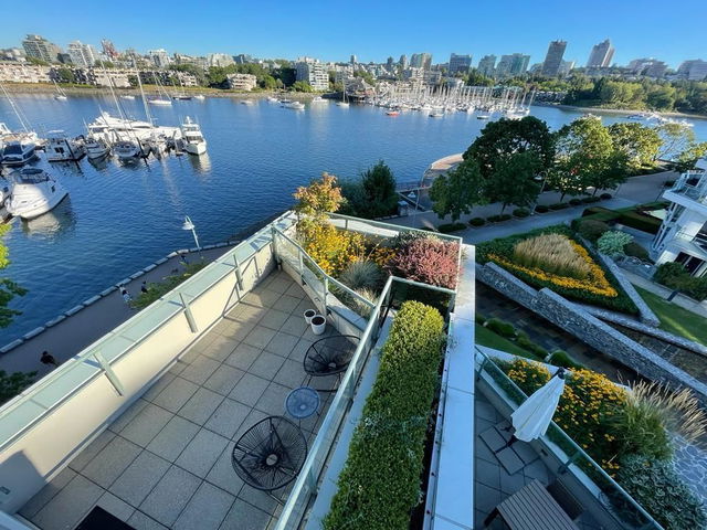 322 - 1228 Marinaside Crescent