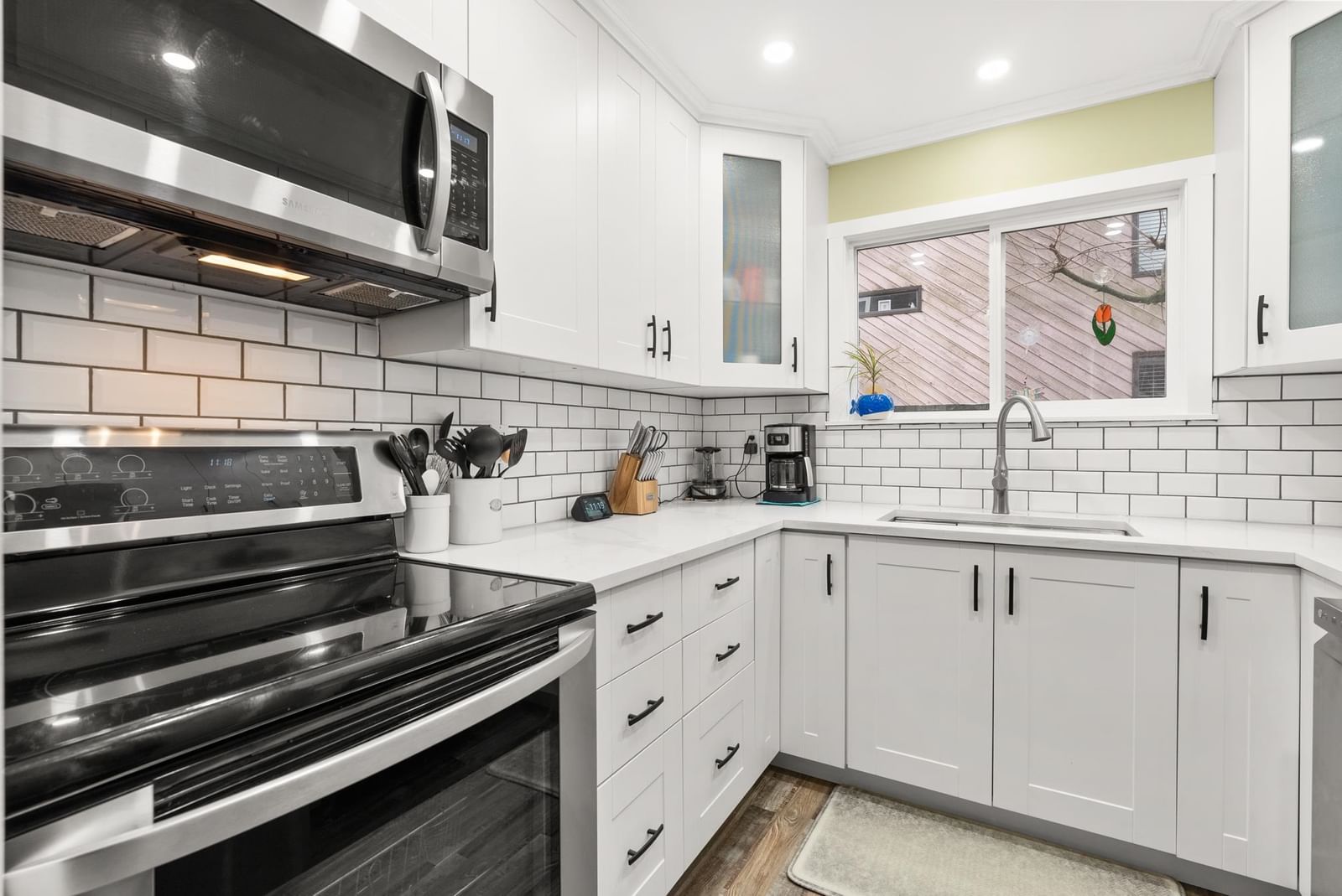 Listing Image 11