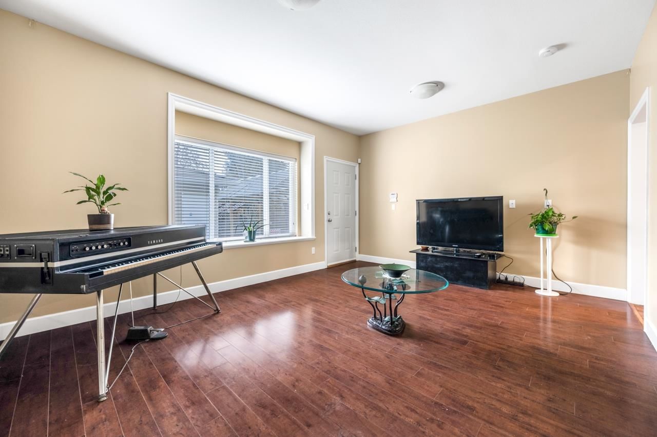 Listing Image 12
