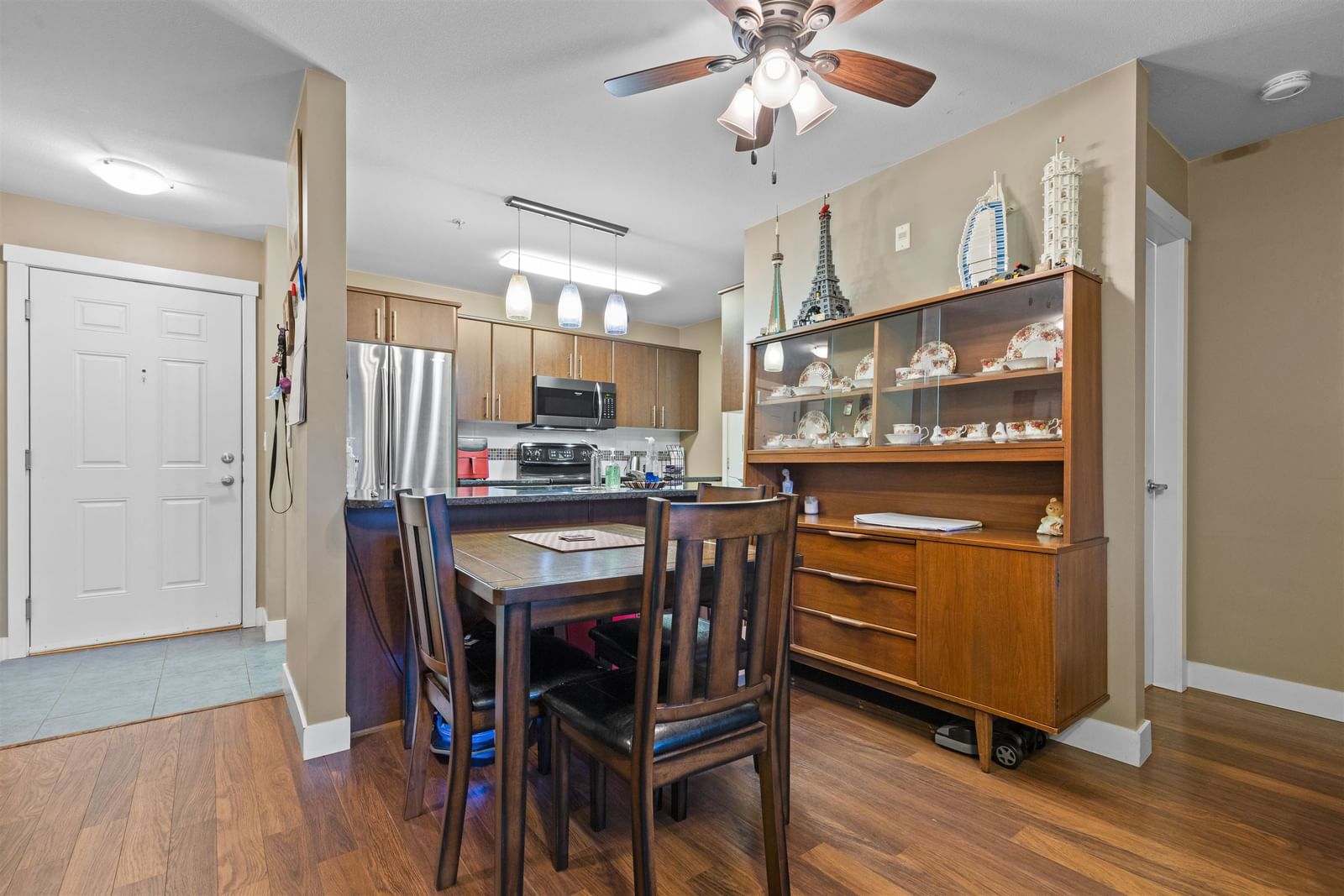 Listing Image 8