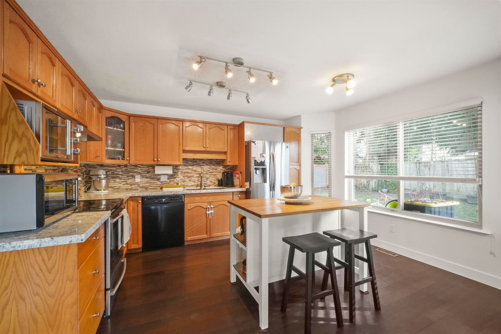 Listing Image 8