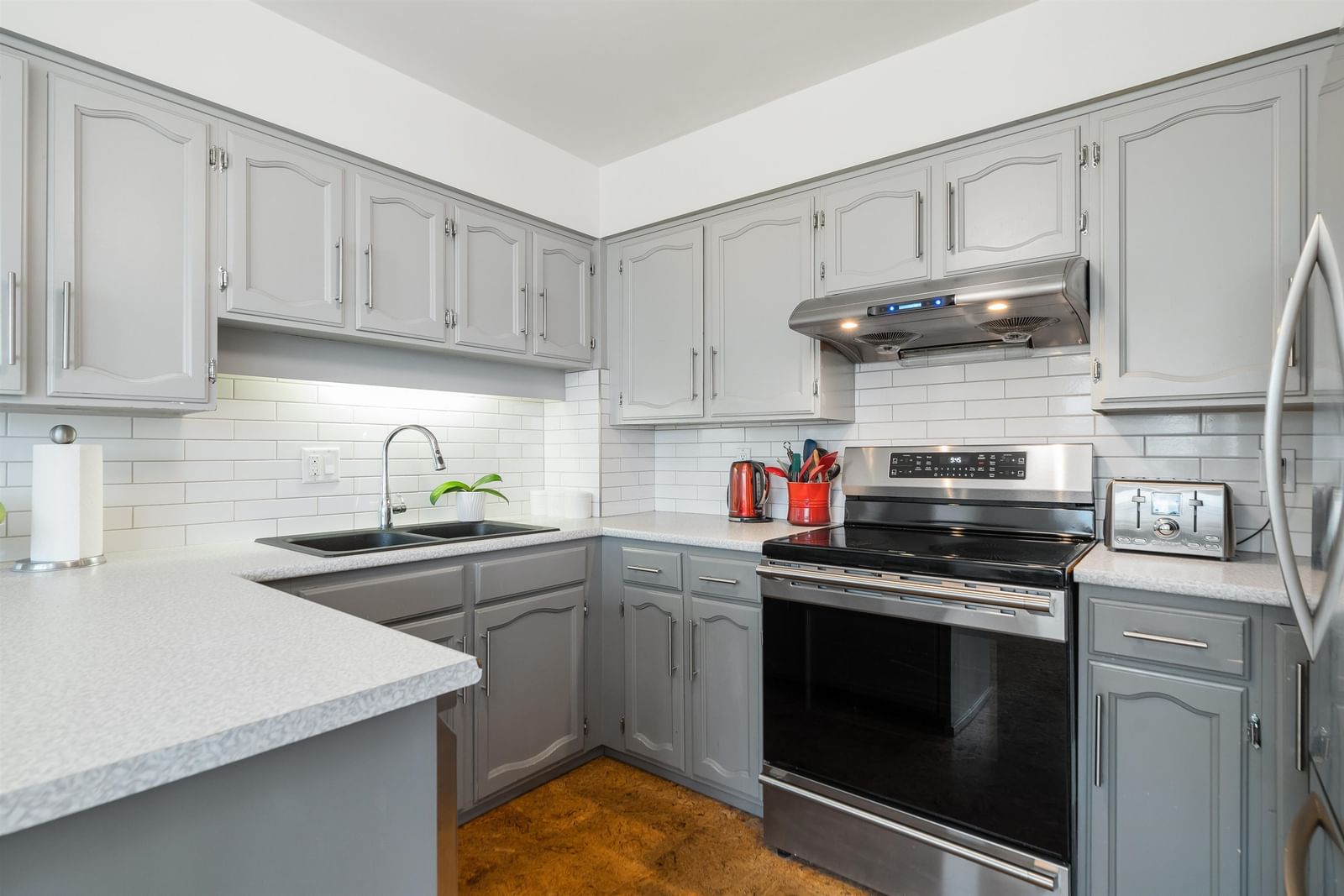 Listing Image 11