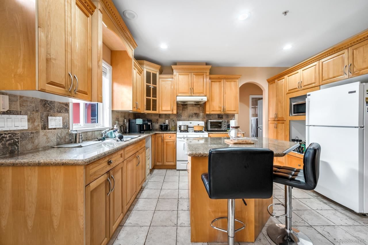 Listing Image 11